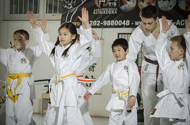 Aufwärmtraining - Gymnastik - Ninja Training 5-8 Jahre - Karateschule Kumadera